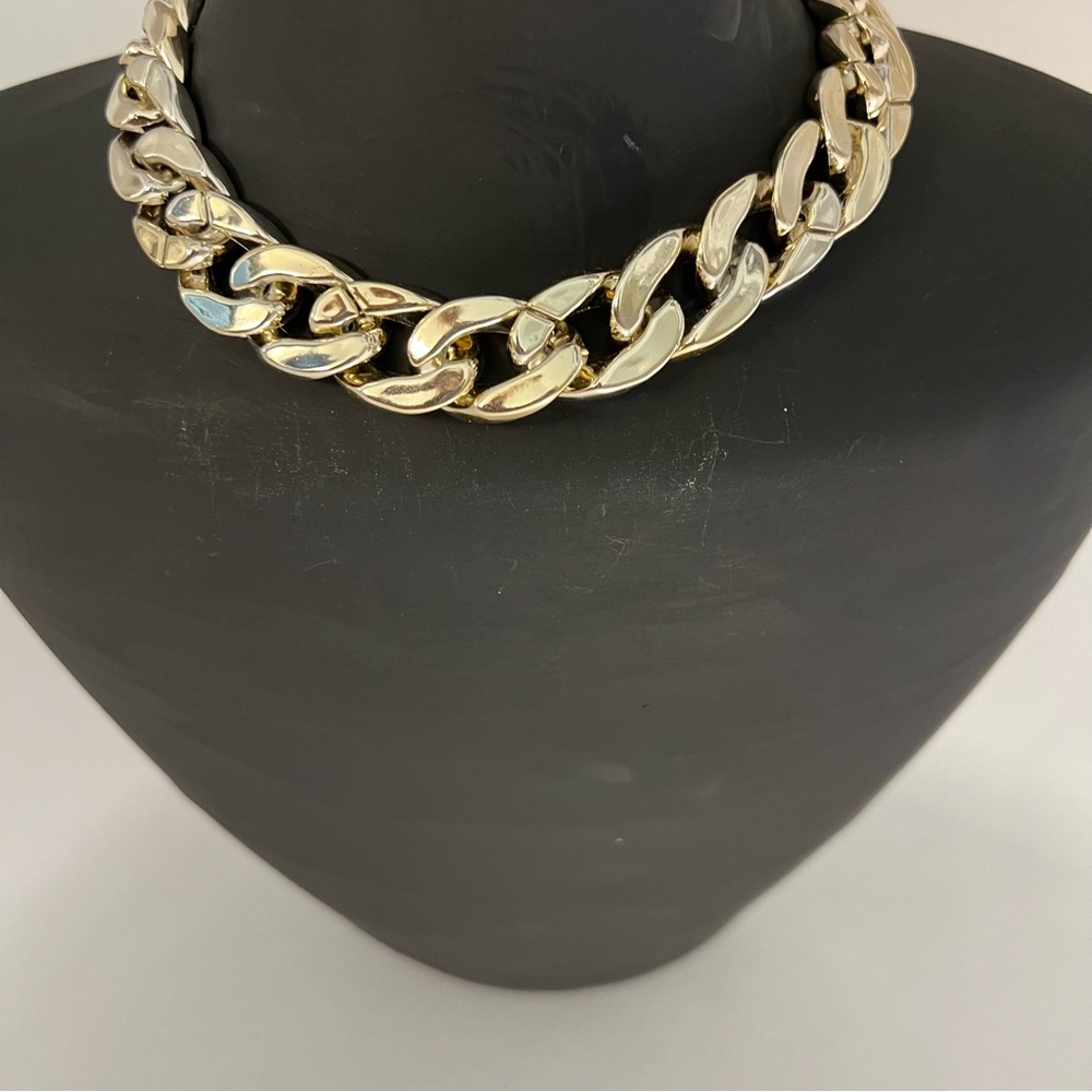 VINTAGE GOLD TONE LIGHTWEIGHT PLASTIC CHOKER CHAIN NECKLACE